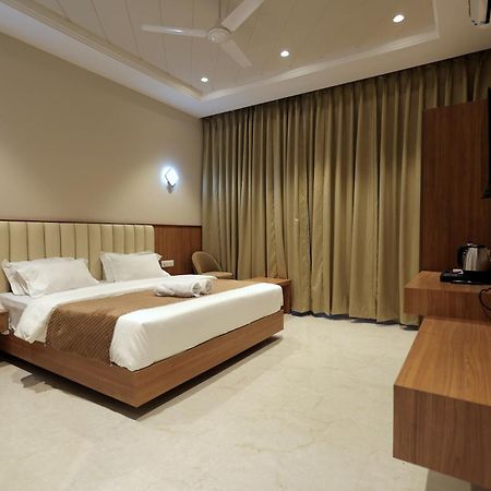 Hotel Regal Palm Moradabad Eksteriør bilde