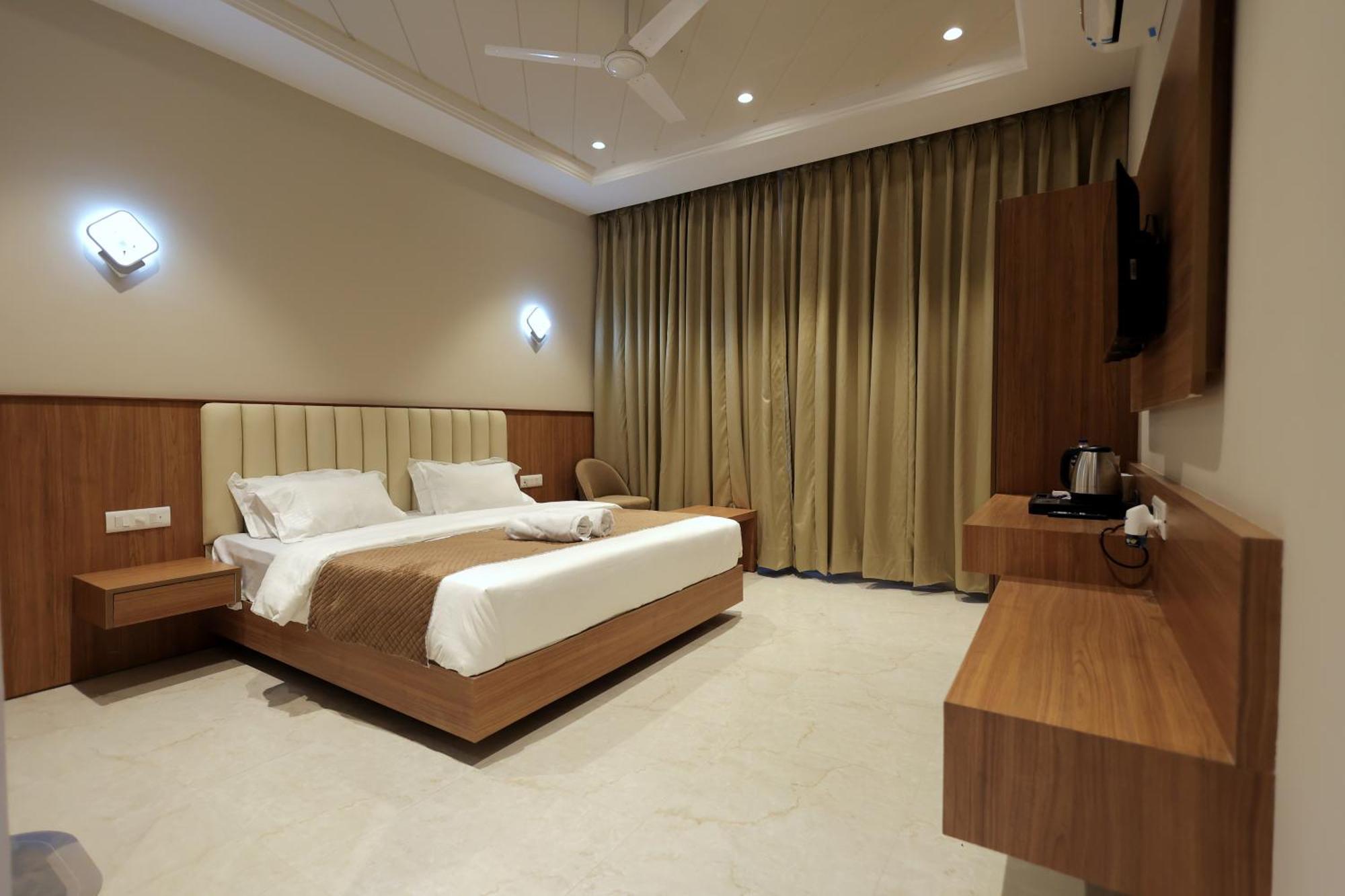 Hotel Regal Palm Moradabad Eksteriør bilde