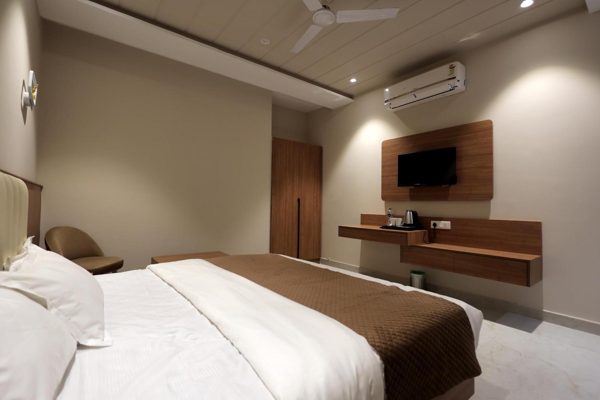 Hotel Regal Palm Moradabad Eksteriør bilde