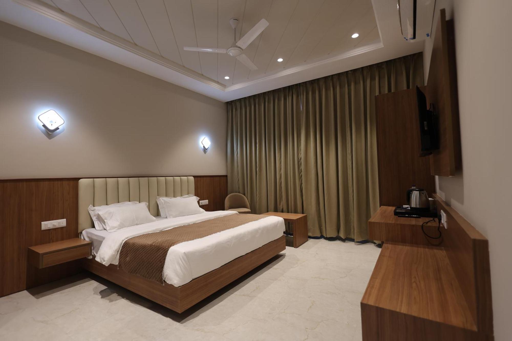 Hotel Regal Palm Moradabad Eksteriør bilde