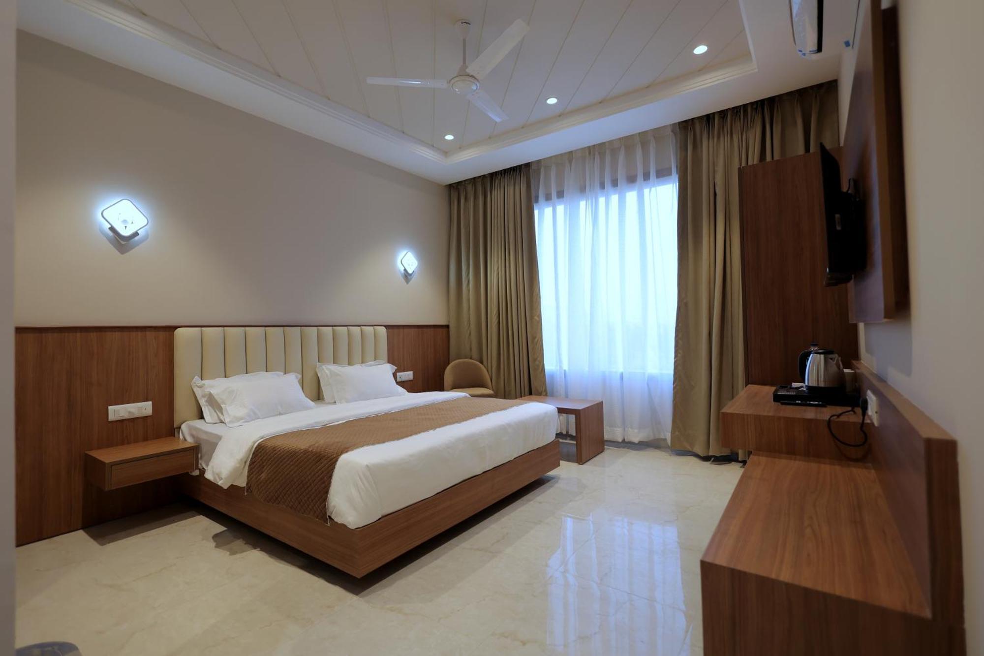 Hotel Regal Palm Moradabad Eksteriør bilde