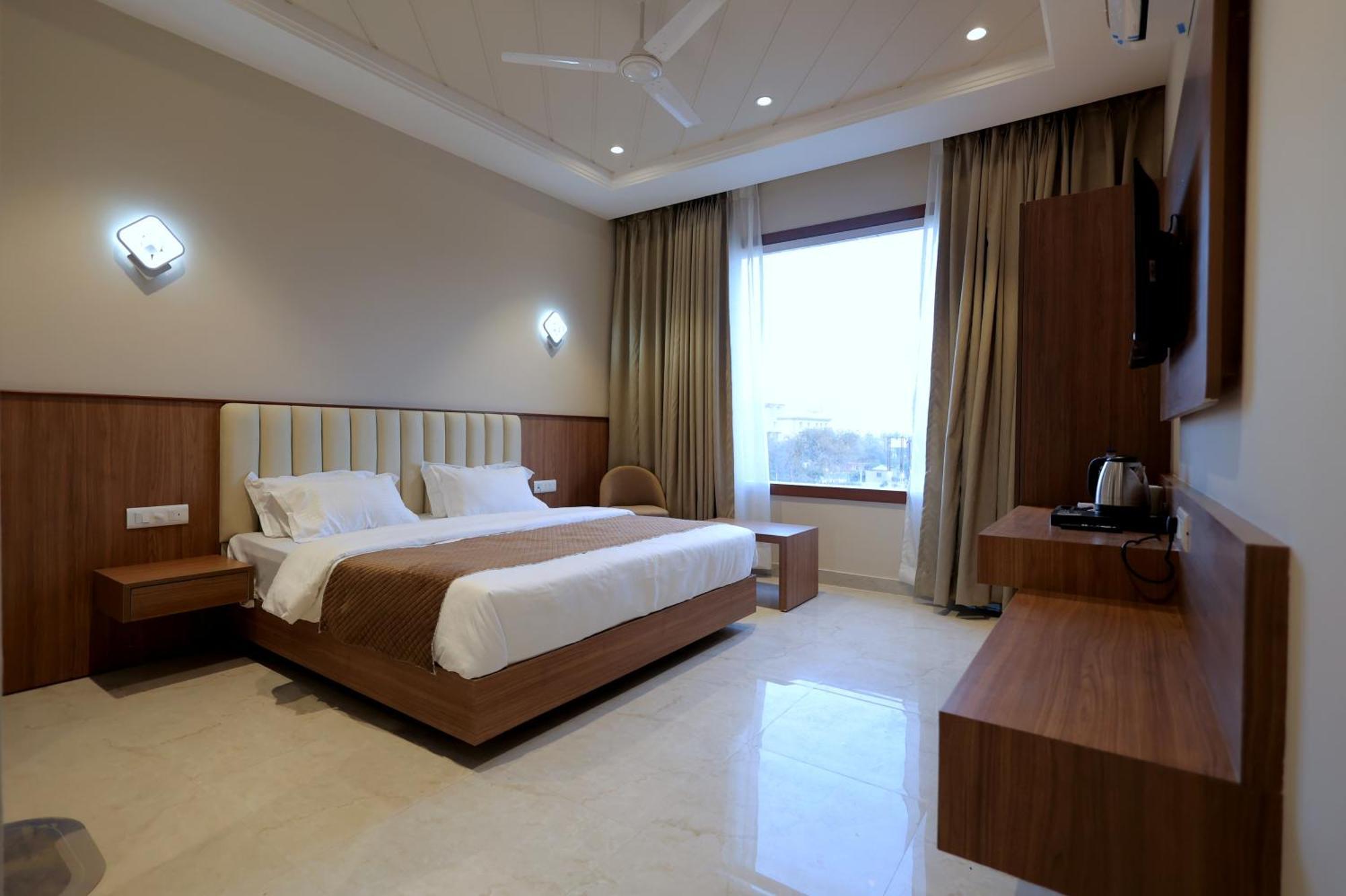 Hotel Regal Palm Moradabad Eksteriør bilde
